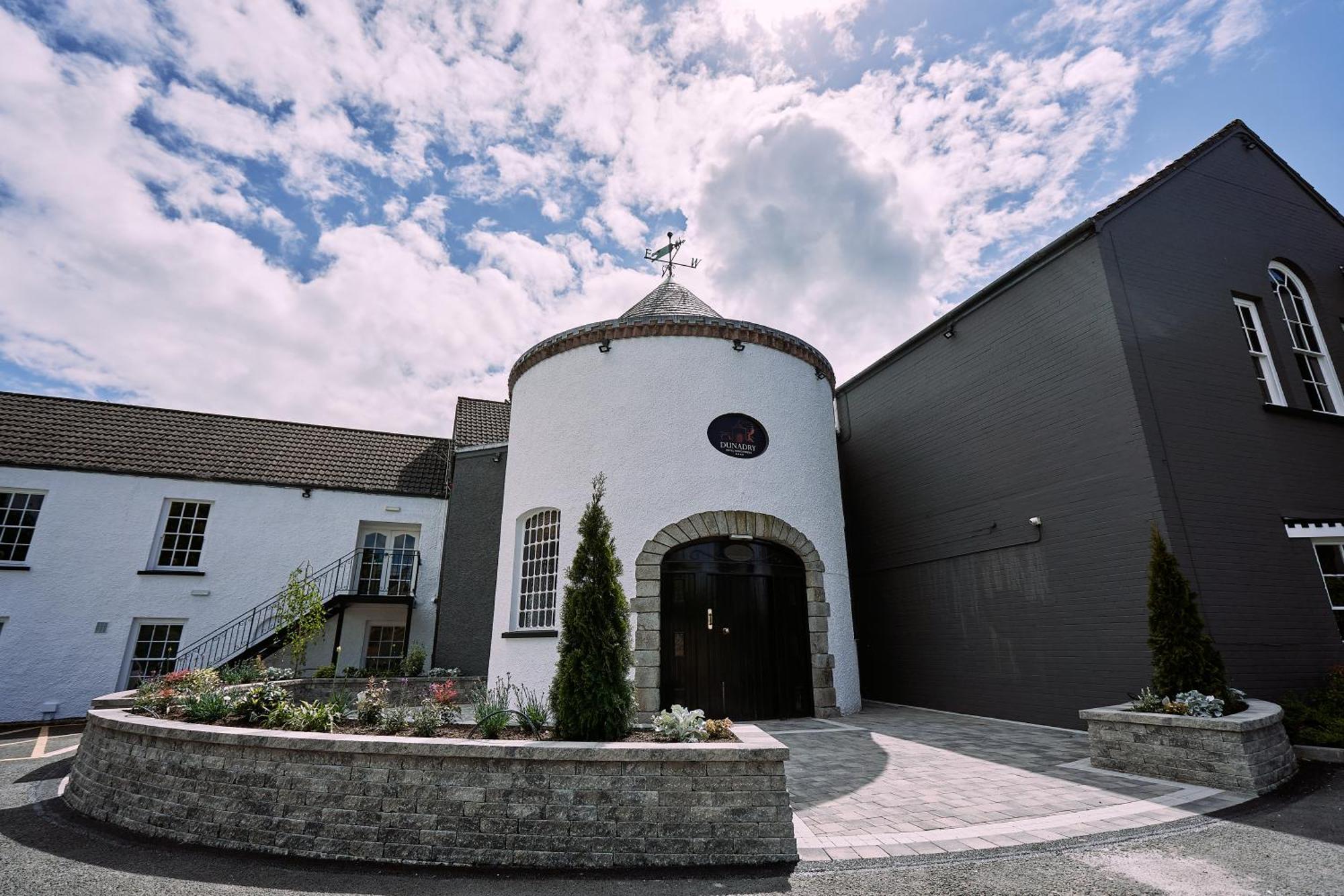 Dunadry Hotel And Gardens Antrim Exteriör bild
