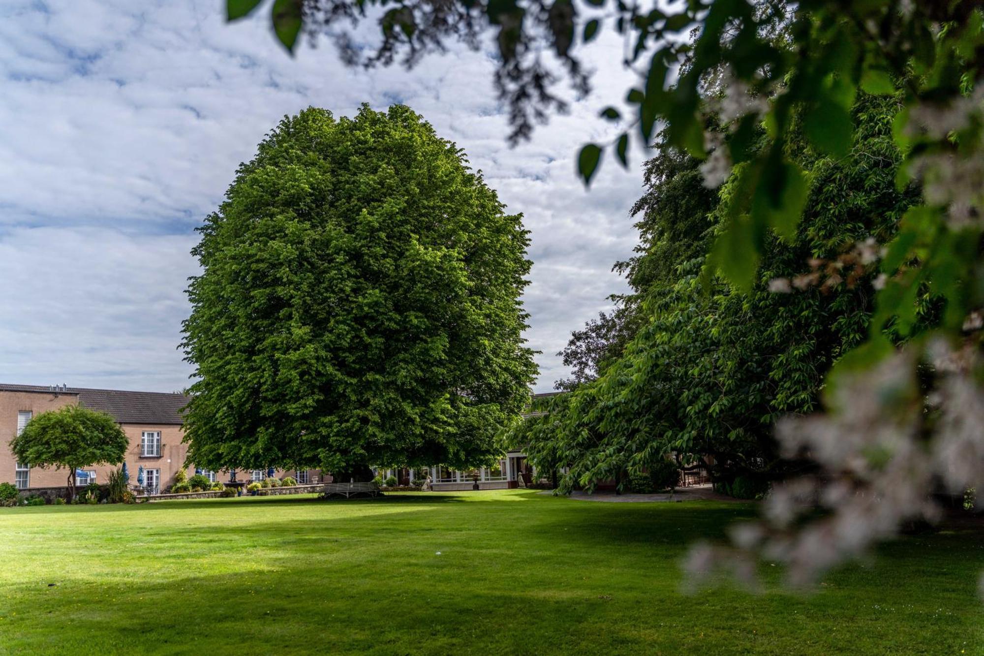 Dunadry Hotel And Gardens Antrim Exteriör bild